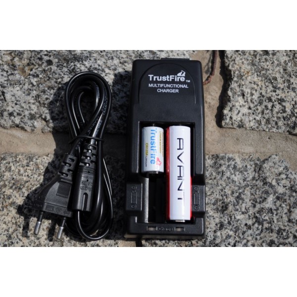 Зарядное устройство 2x18650, 16340 TrustFire TR-001